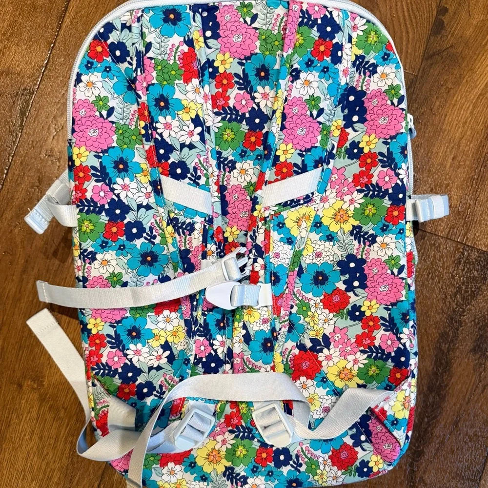 Vera Bradley Floral Essential Expandable Backpack NWOT - Picture 6 of 9